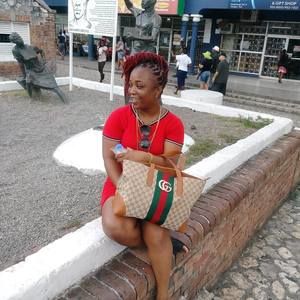 Meet your Posher, Kenisha